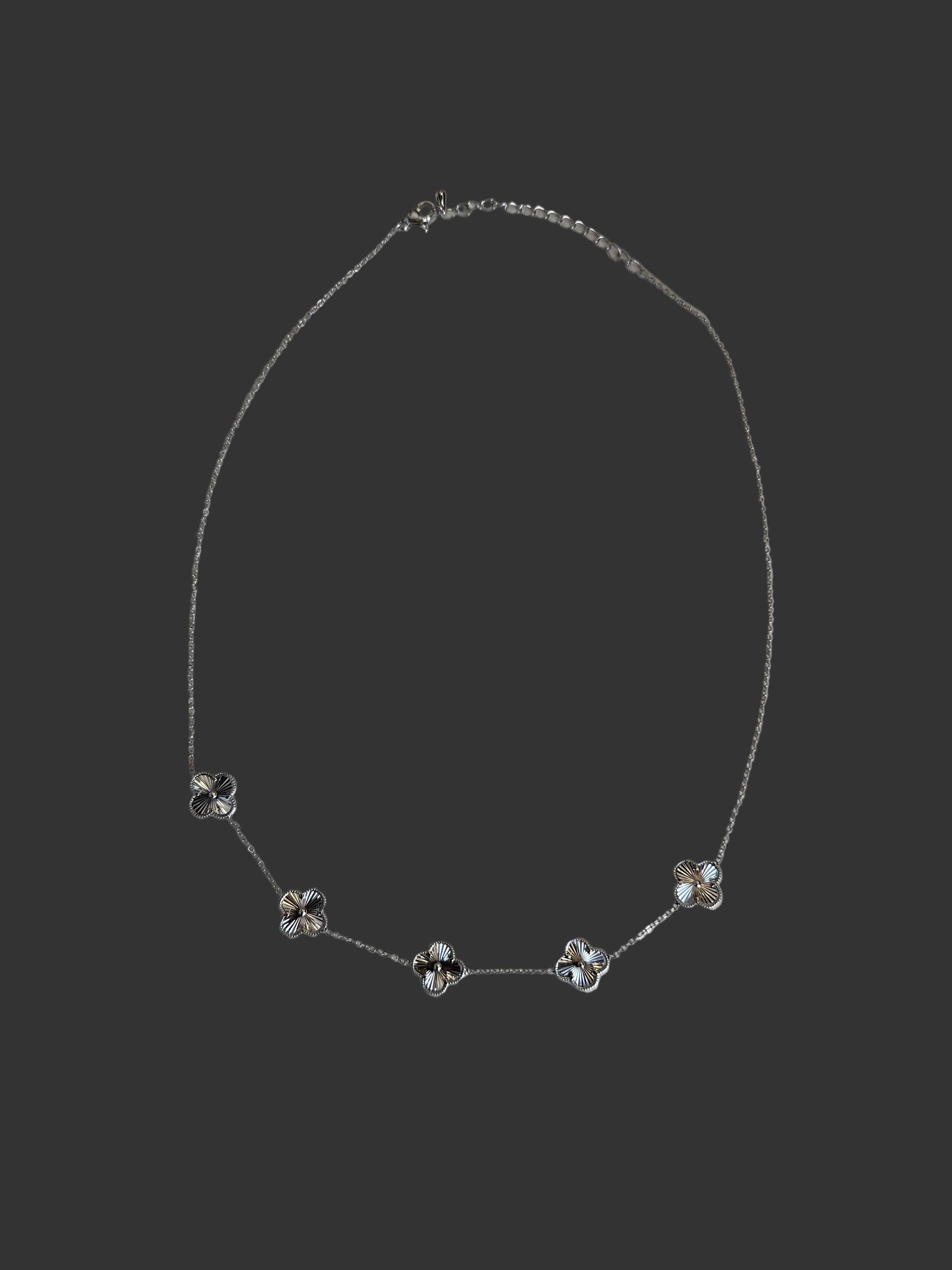 Glänzende Clover-Kette