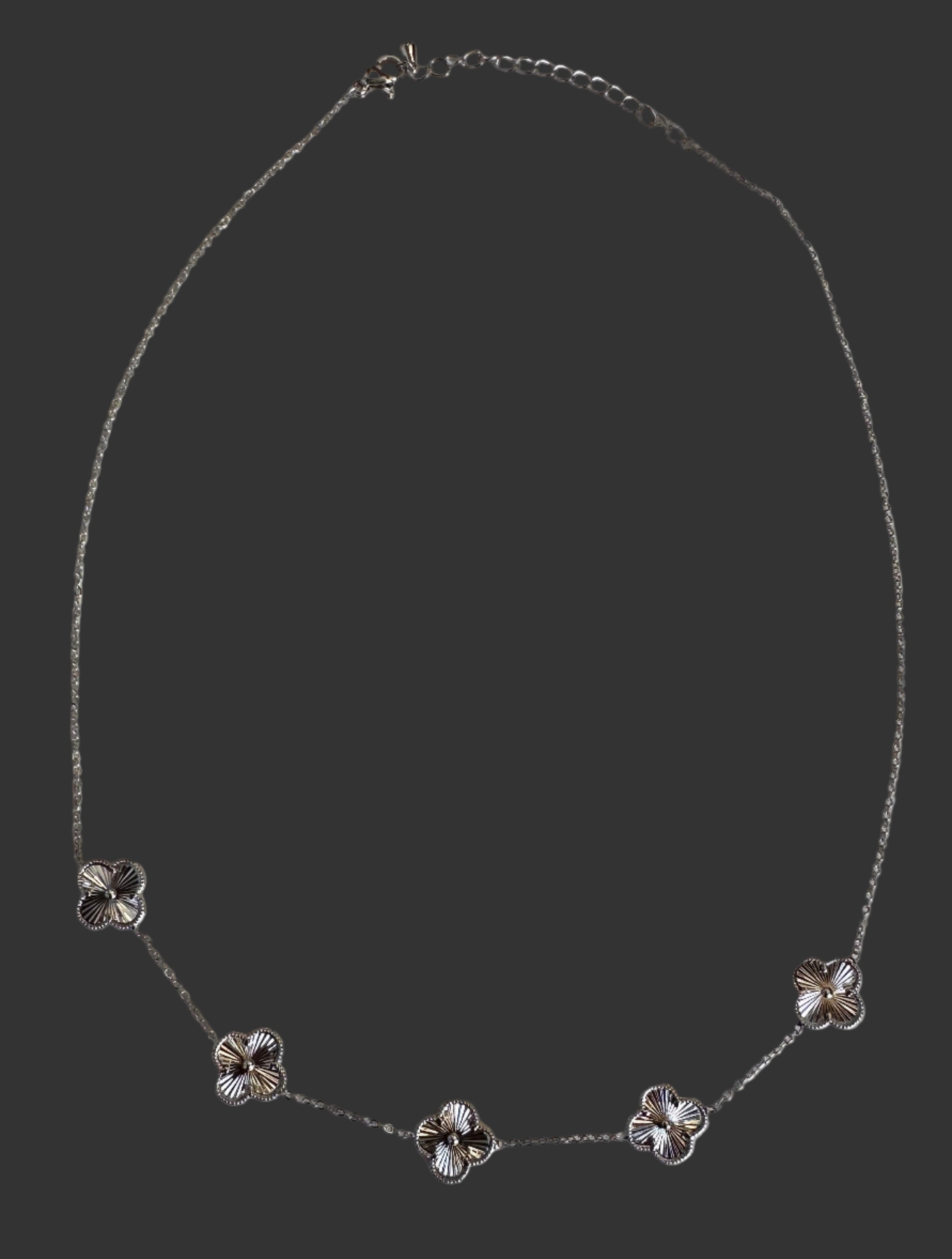 Glänzende Clover-Kette