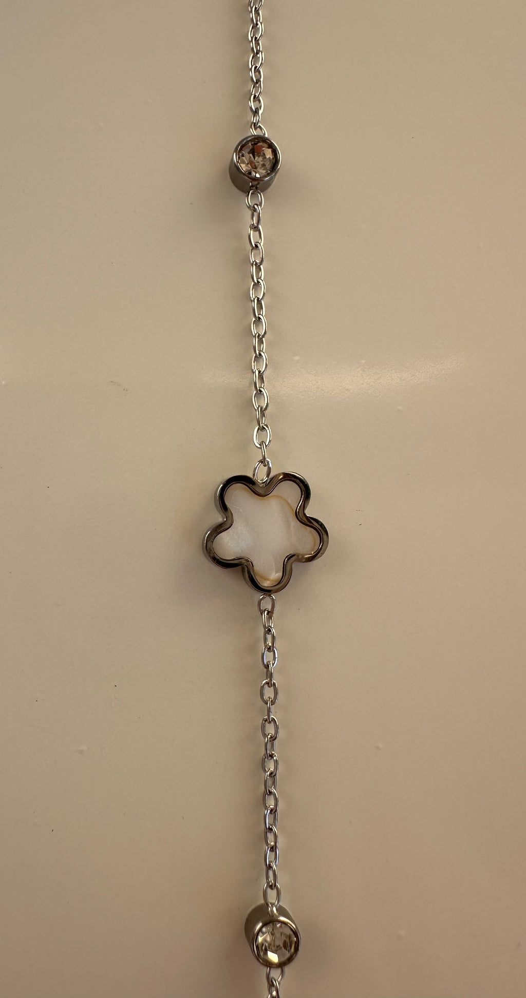 Perlmutt Armband Damen - Zartes Blumen-Armband in Weiß