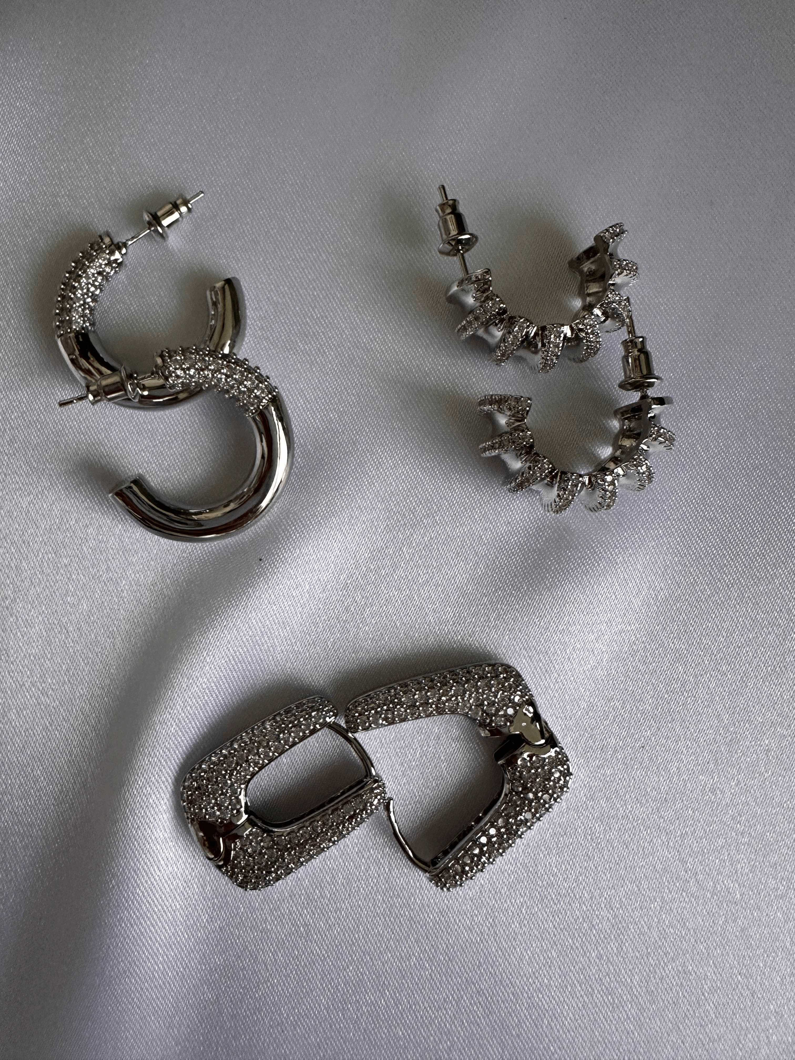 4.	„Modische Ohrringe, filigranes Design, hochwertiger Schmuck