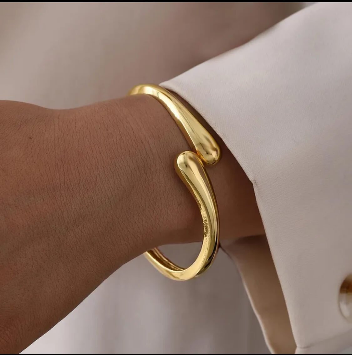 Geometrisches Armband gold glatte Oberfläche 