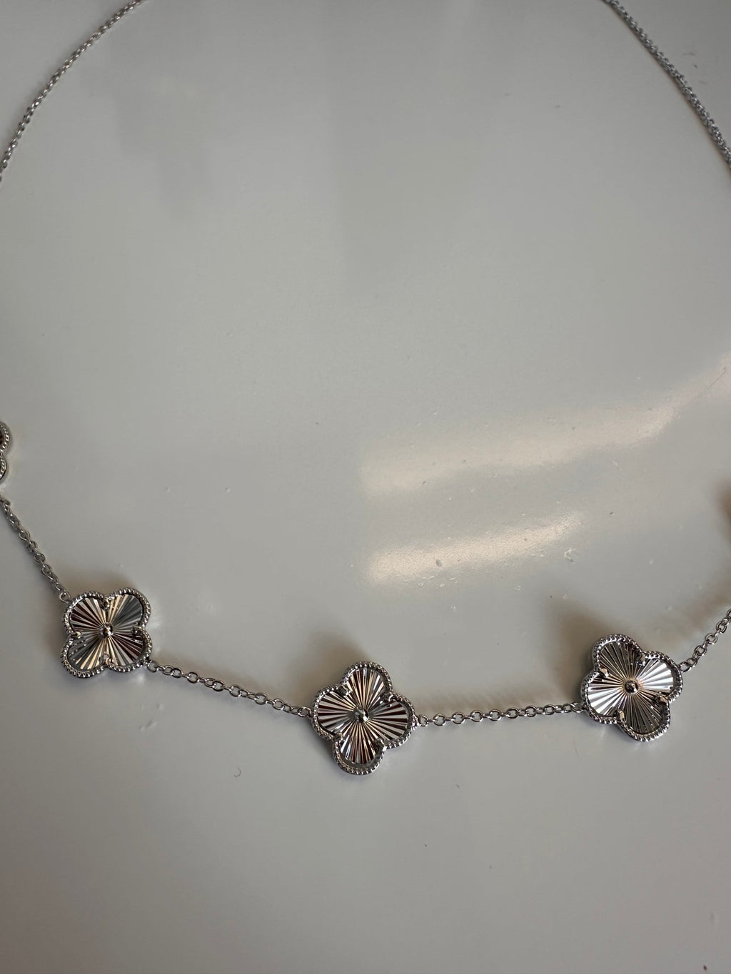 Kleeblatt Kette Damen - Glänzende Clover-Kette aus Edelstahl